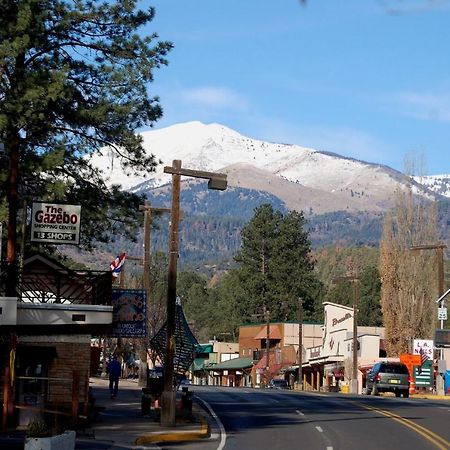 Apache Village Cabinette 13, Queen Bed, Midtown, Sleeps 2 Ruidoso Exterior photo